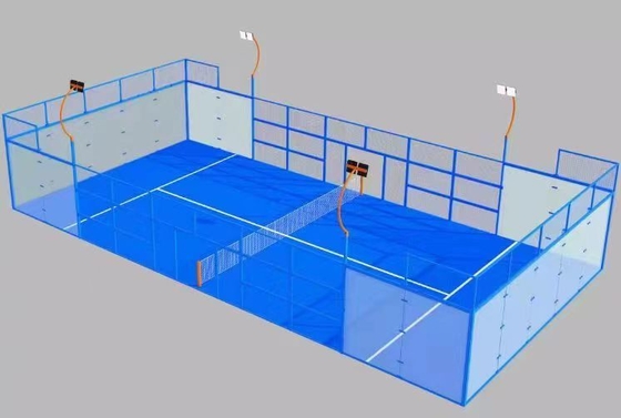 Pista de pádel súper panorámica con paredes de vidrio sin juntas para vistas ininterrumpidas de los espectadores